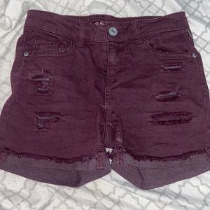 maroon mid rise jeans shorts.